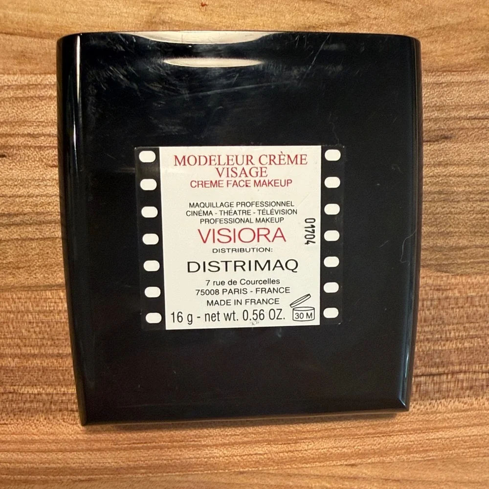 Compact Cream MV 005 – Warm Tan Finish